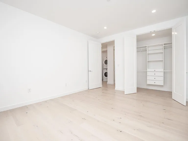 340 W 2nd St #9 — Photo 17