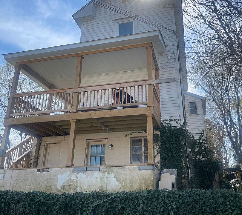 1st image of 611 Stewart Ave SE #2