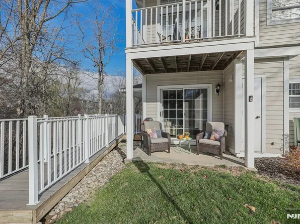 1023 Castle Rd, Mahwah, NJ 07430