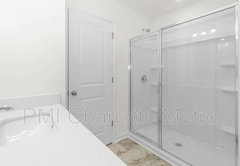 2831 Aubrey St — Photo 8