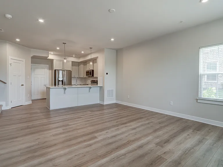 12129 Calgary Loop — Photo 8