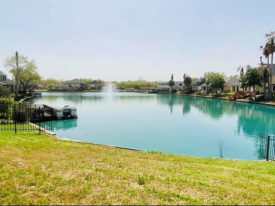 1st image of 2823 Plantation Lakes Dr