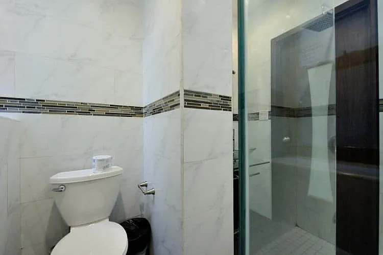 240 E 28th St #1 — Photo 23