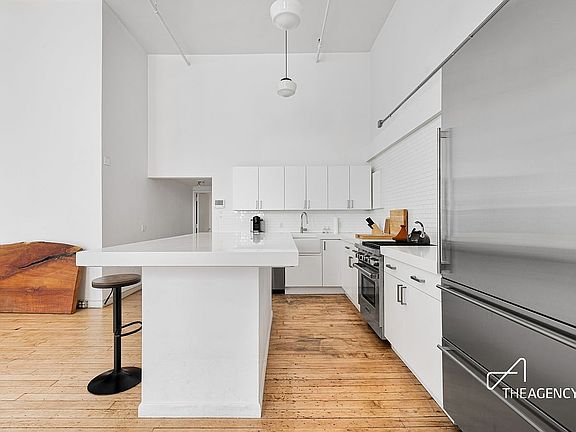 4th image of 138 Grand St APT 2ER