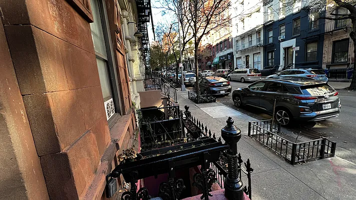 Rented by HOLTON REAL ESTATE INC. | media 21