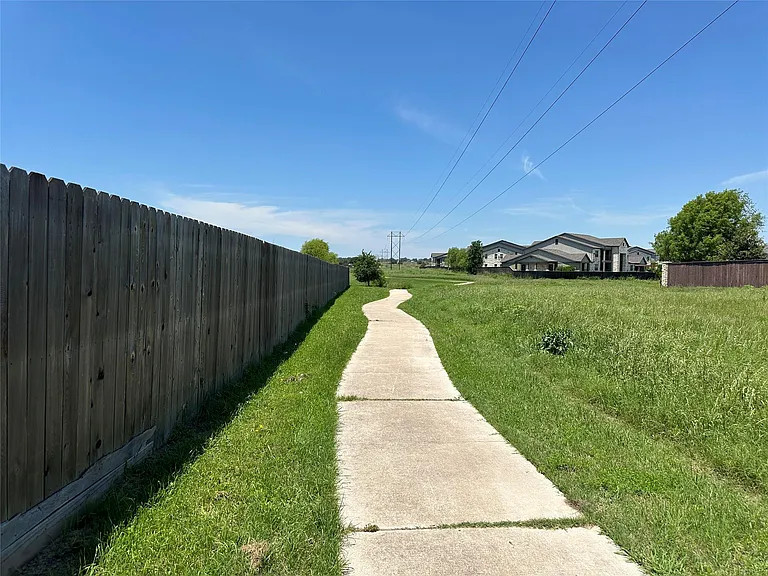 201 N Hunting Lodge Ln — Photo 32