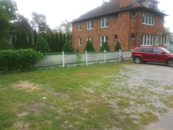 4th image of 21516 Oxford Ave #A
