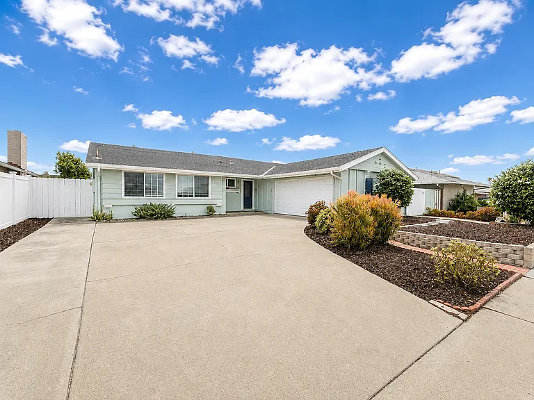 4463 Governor Dr — Photo 1