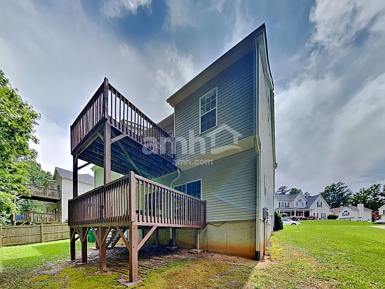 5745 Newnan Cir — Photo 22