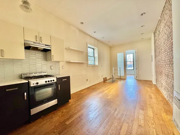 12 Underhill Avenue image 1 of 12