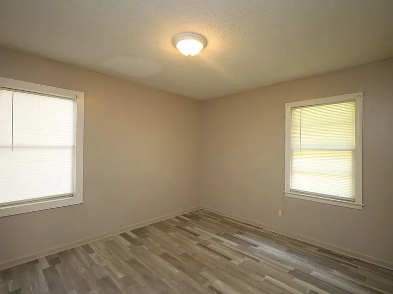 728 Vallotton Dr — Photo 5