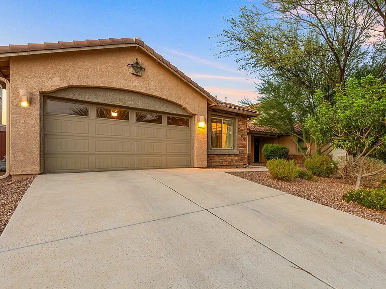 11415 E Glowing Sunset Dr — Photo 3