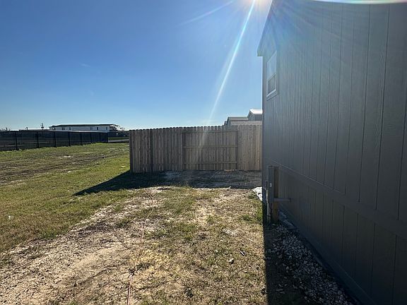 4th image of 109 Cirrus Cir