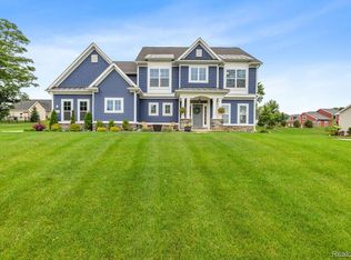 8828 Fielding Dr, Brighton, MI