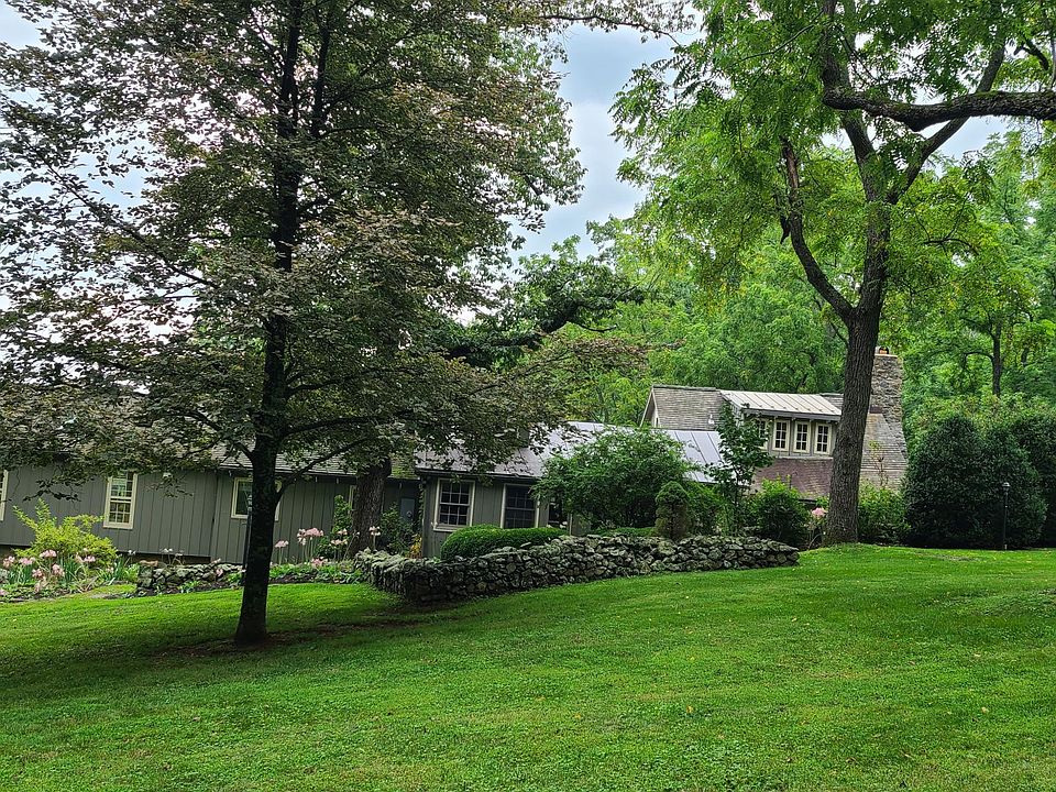 Extensive lawns and gardens. Cross over to the parking area.