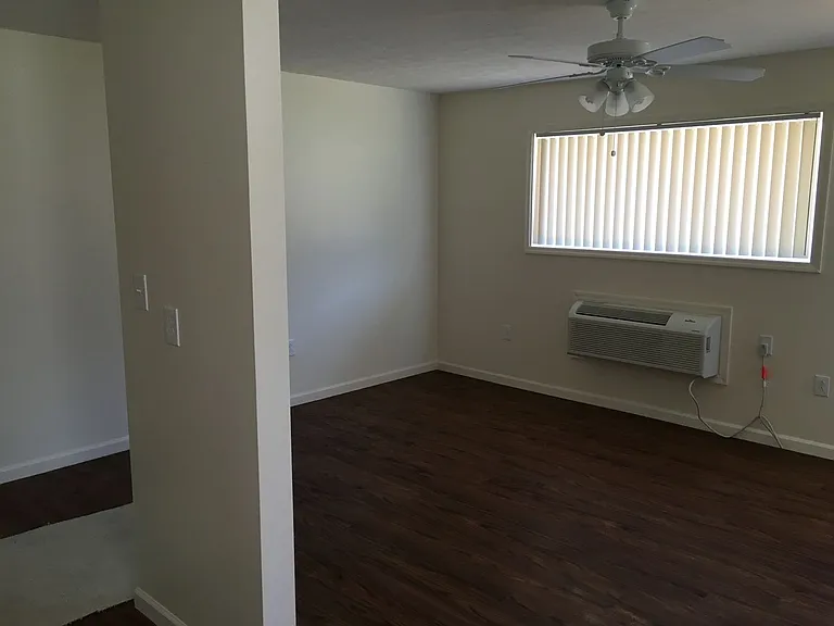 2503-2507 Lakeview Dr — Photo 6