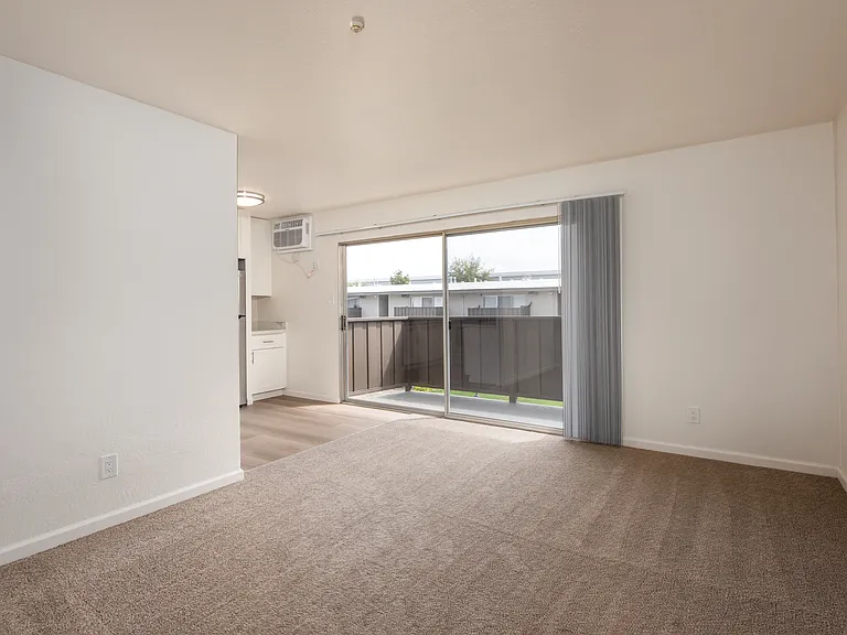 Los Robles Apartments — Photo 4