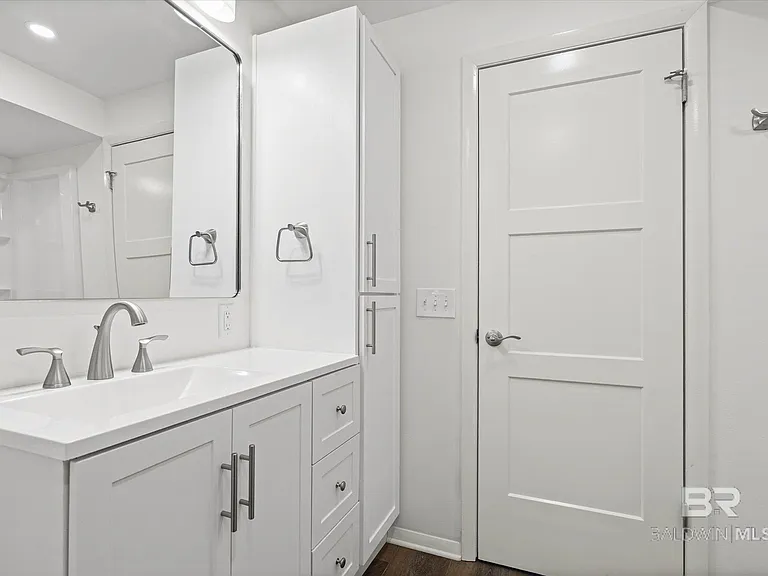 2024 Sea Cliff Dr N #2024 — Photo 13