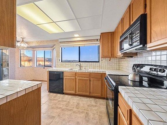 3rd image of 264 Breezewalk Dr