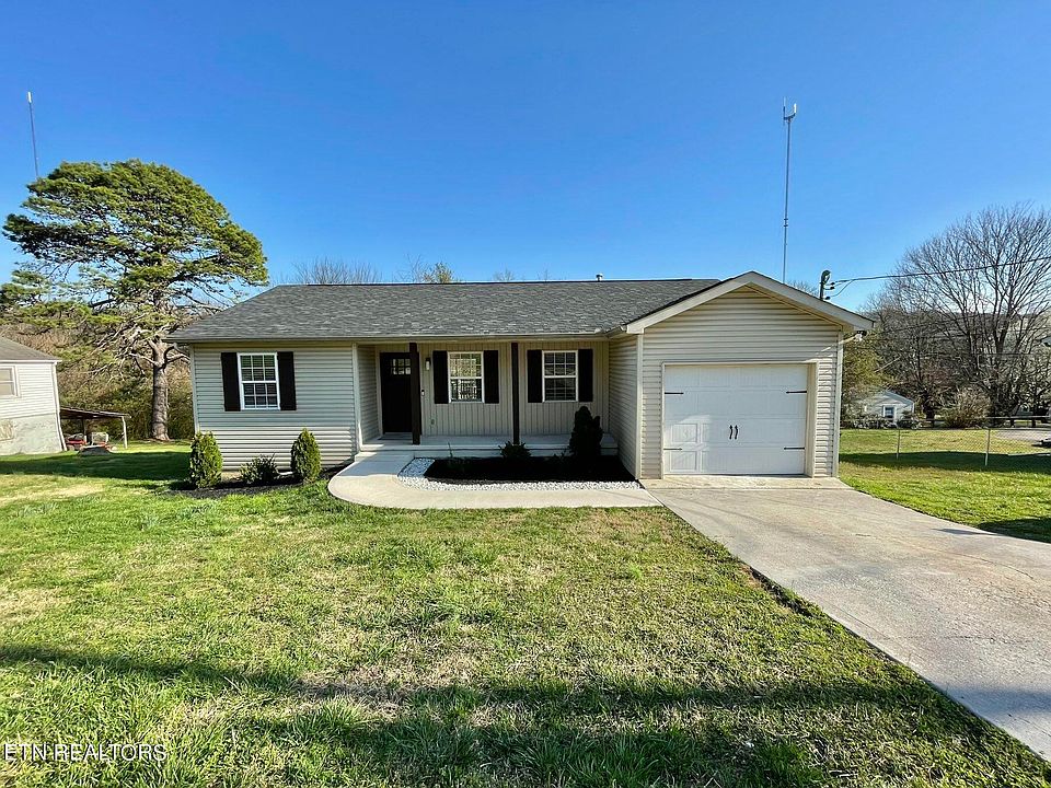 1st image of 402 NE Sharp Ln