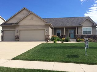 1624 Quail Ridge Rd, Cedar Falls, IA 50613