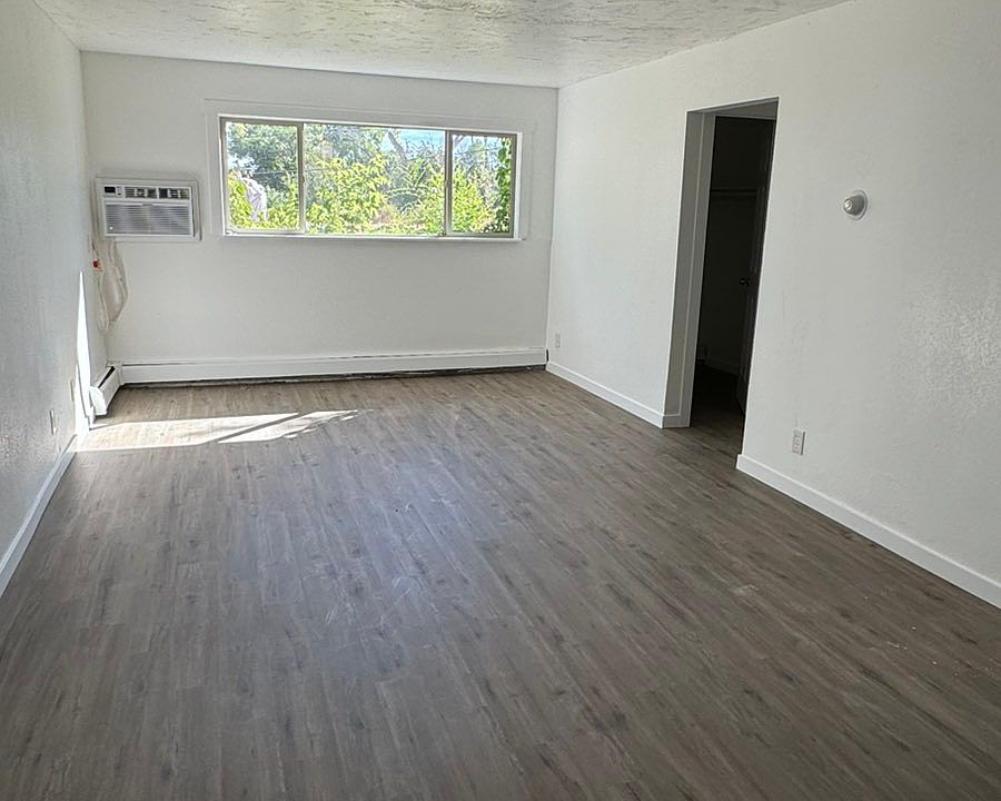 2nd image of 2403 Grandview Pl Unit 16