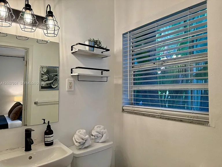 1130 NE 81st St #4 — Photo 11