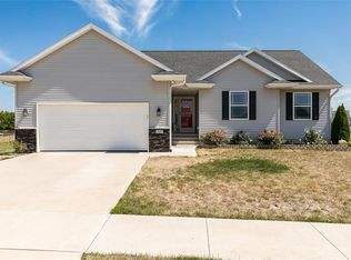 2137 Red Rock Dr SW, Cedar Rapids, IA 52404