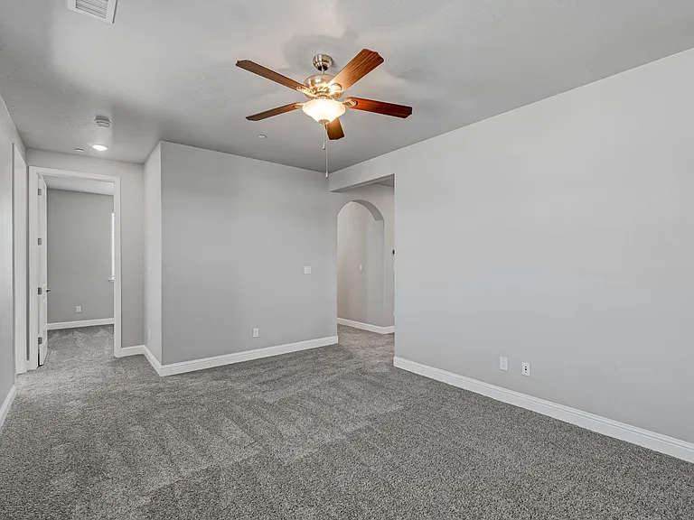 1683 N Ryan Ave — Photo 26
