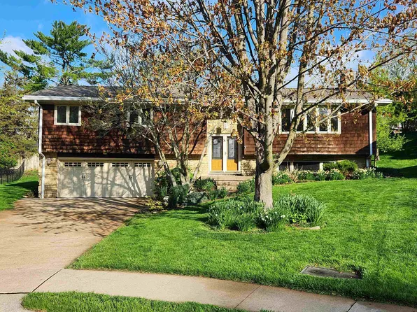 1494 Oeth Ct, Dubuque, IA 52003