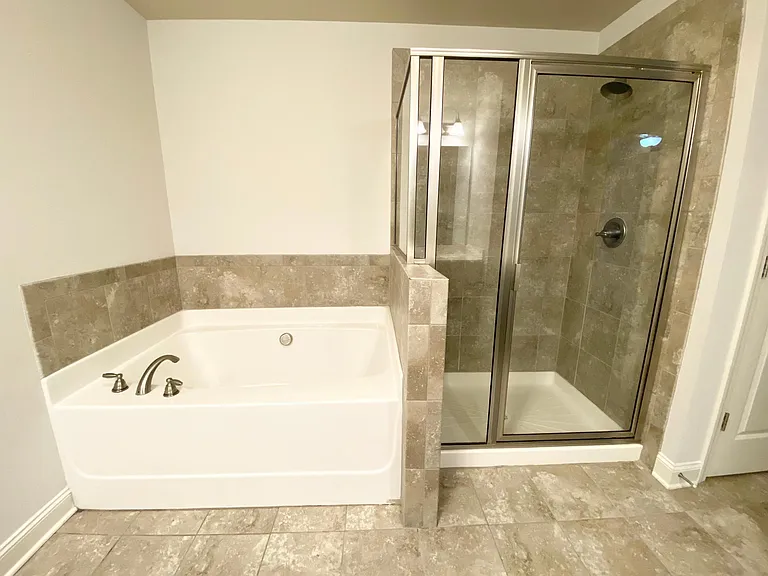 390 Holdings Dr — Photo 14