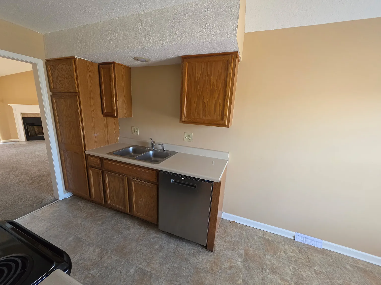 3 bed, 1300 sqft, $1,500 — Photo 3