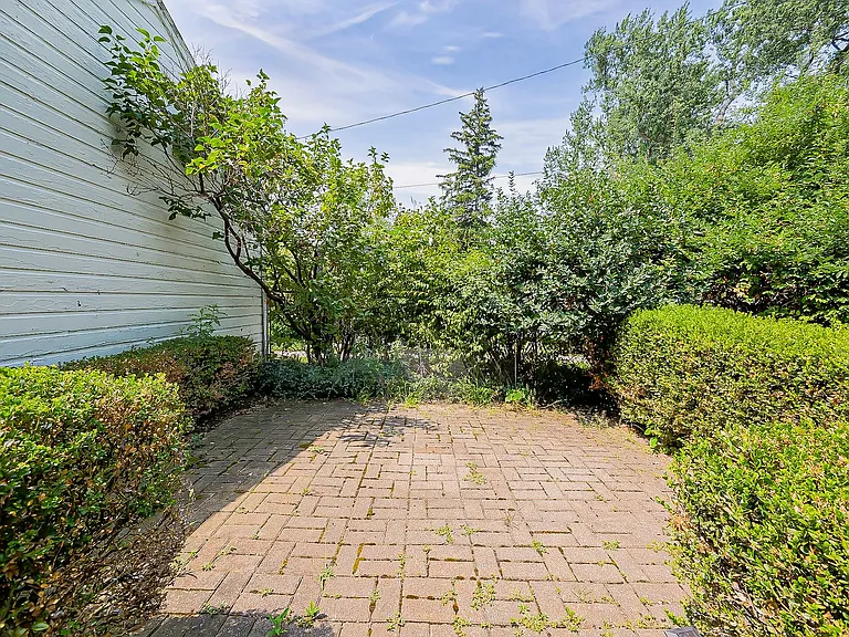 21530 Olmstead St — Photo 33
