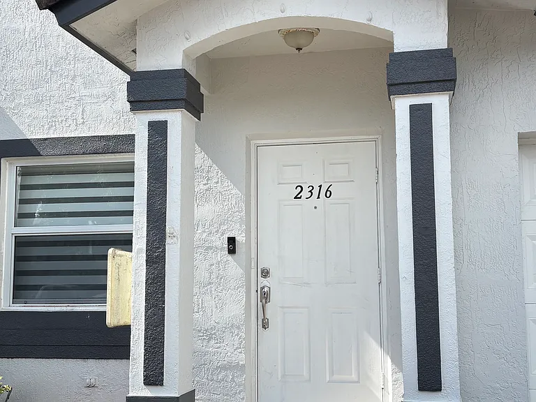 2316 SE 24th Ave — Photo 1
