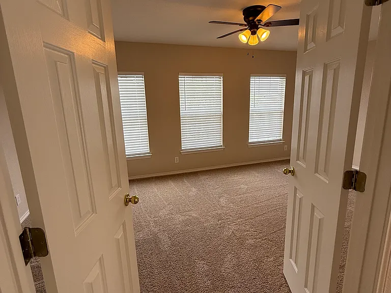 2526 Silverton Wind — Photo 7