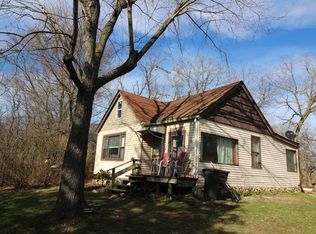 5524 E Lake Shore Dr, Wonder Lake, IL 60097