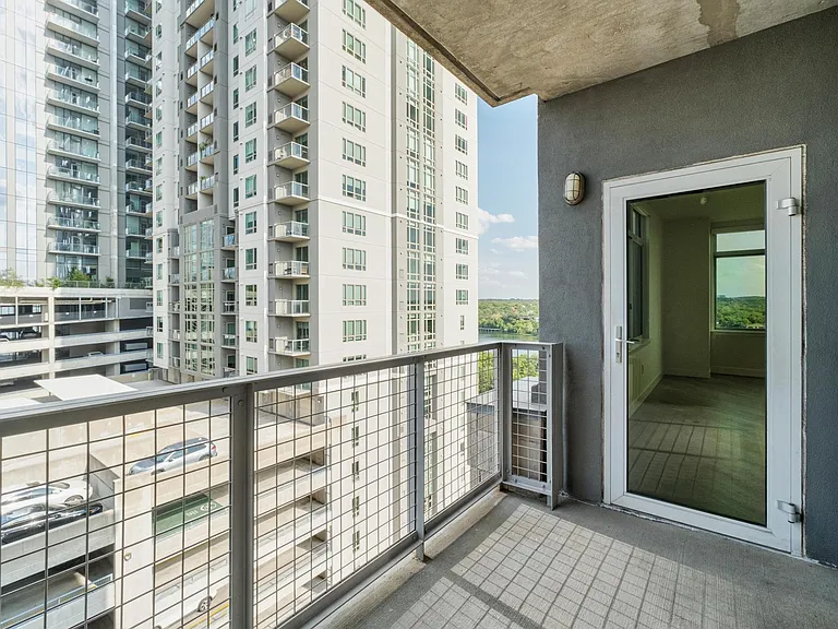54 Rainey St #1201 — Photo 24
