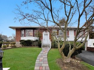 75 Chenango Dr, Jericho, NY 11753