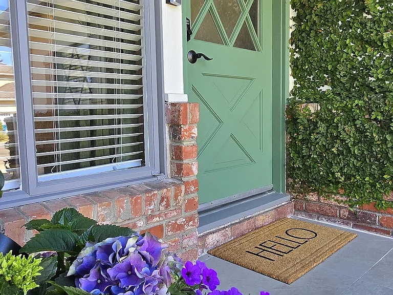 Professionally managed and maintained property, just a few minutes walk to Atherton, CA.