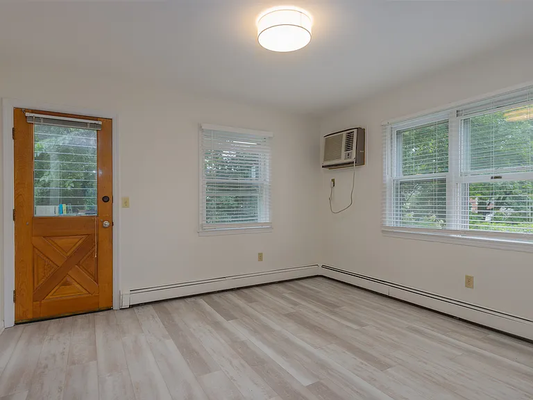 30 Cassilis Ave — Photo 9