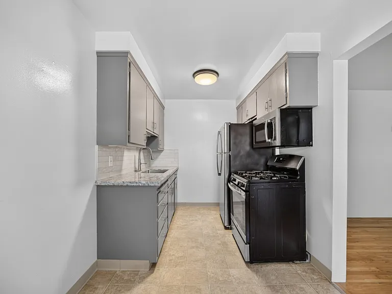 1624 T St #8 — Photo 5