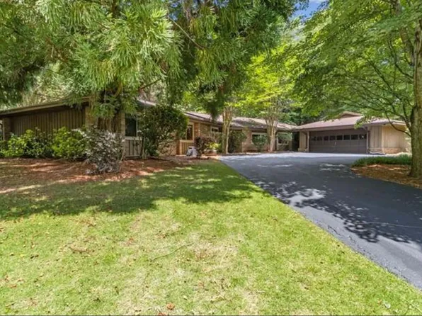 5009 Redcliff Ct, Dunwoody, GA 30338