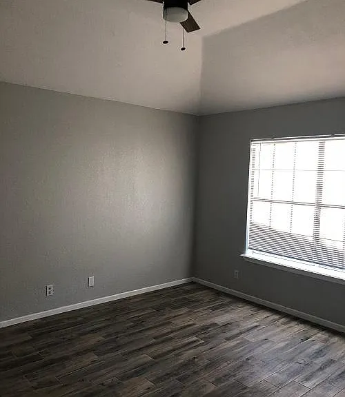 913 Chartrand Ct — Photo 7