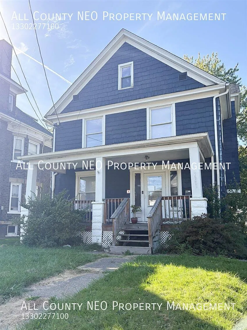 Uniquely laid out 3 bedroom, 1 bathroom home. — Photo 1