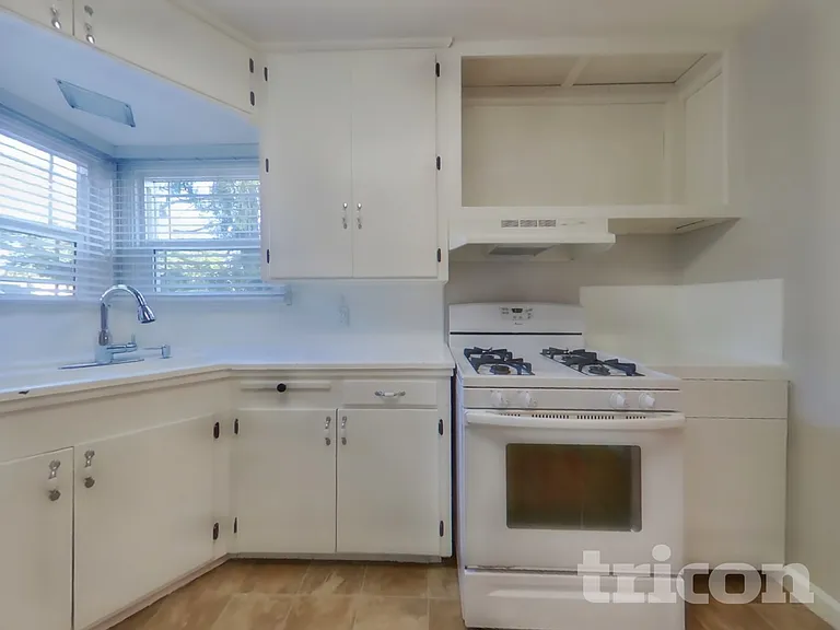 463 Park Ave — Photo 6