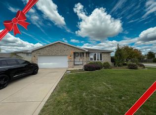 725 Seminary Dr, Dyer, IN 46311