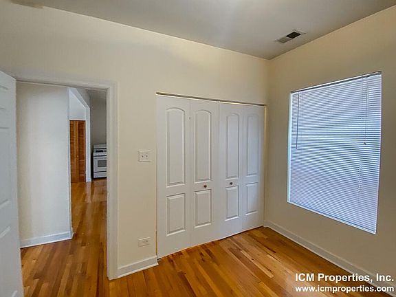 4th image of 857 W Cornelia Ave #3NN