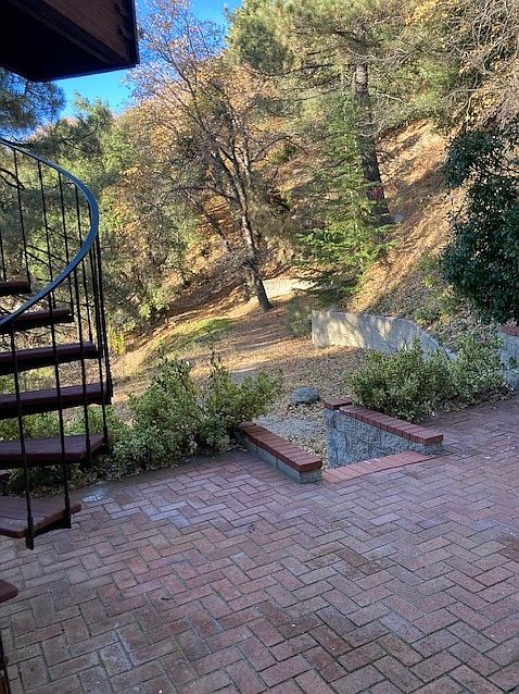 Private back patio (for studio use only) overlooking nature reserve.
