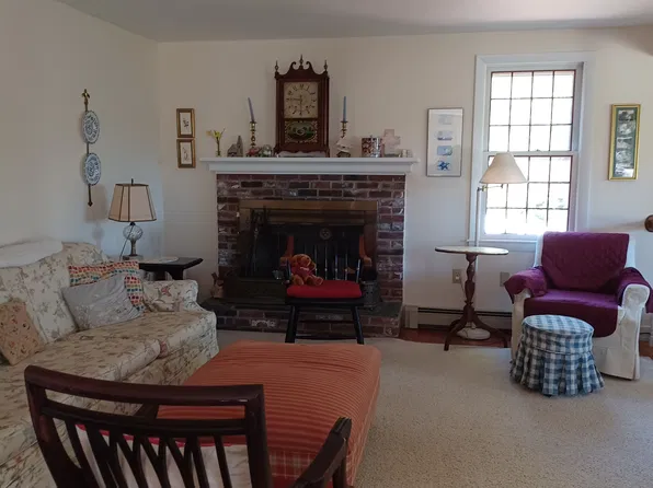 8 Benefit St, East Falmouth, MA 02536