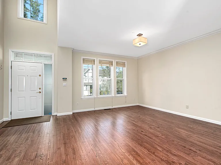 15 Milestone Rd — Photo 4